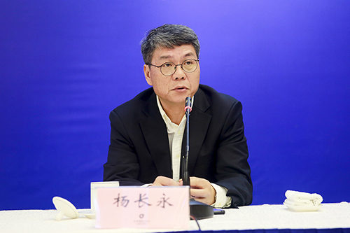省人社厅新闻发言人,厅巡视员杨长永回答记者提问