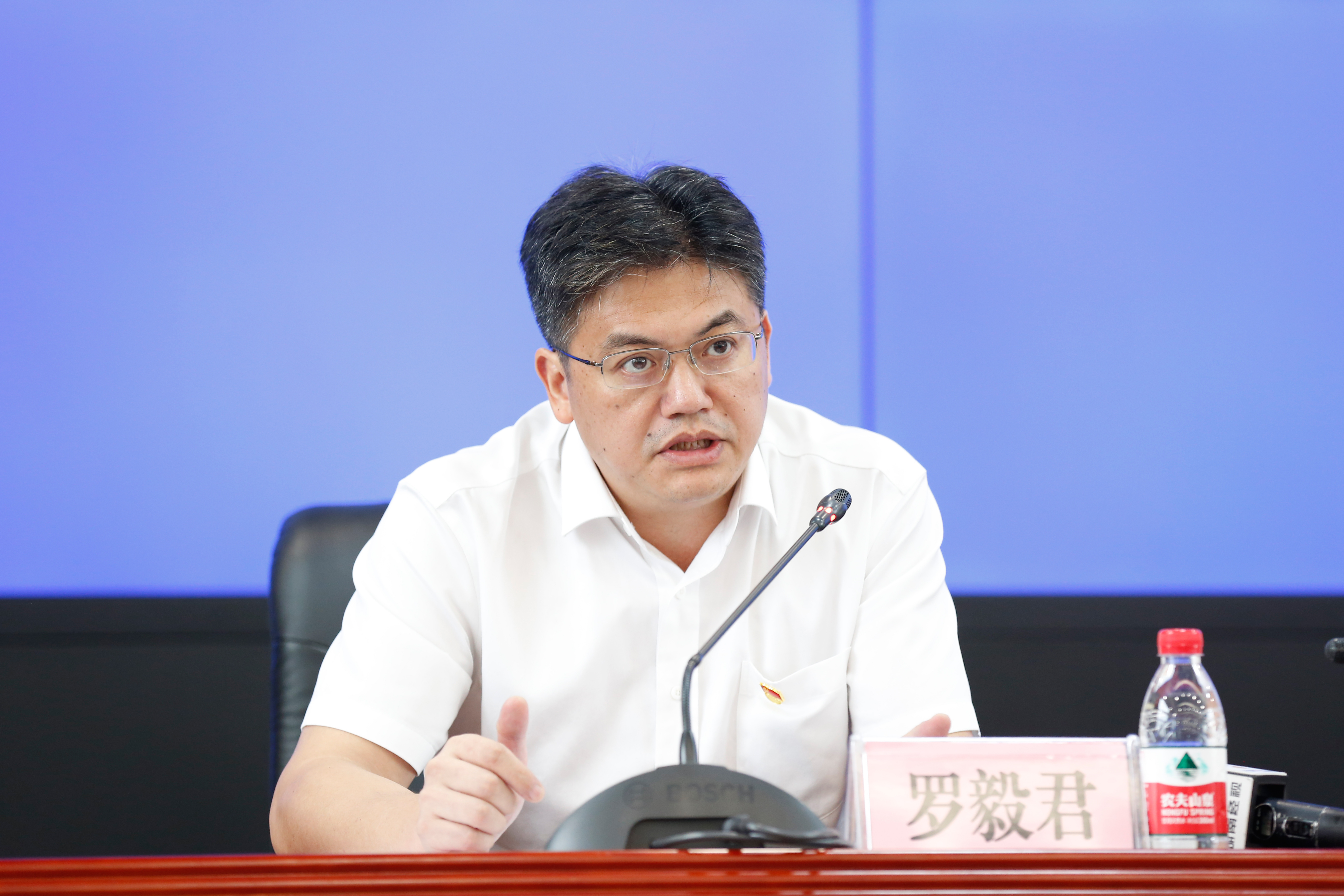 省水利厅,省应急管理厅副厅长,省防办主任罗毅君回答记者