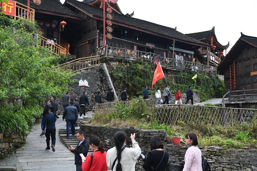 十八洞村旅游火