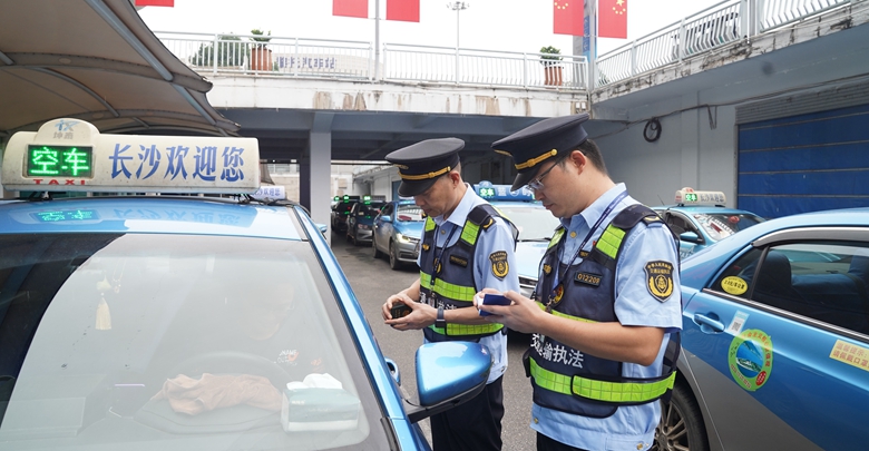 交通执法保障出行