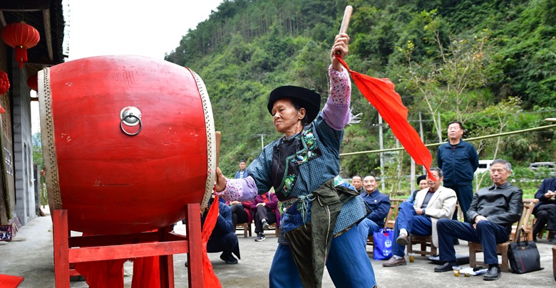 爱满重阳 情暖“五老”