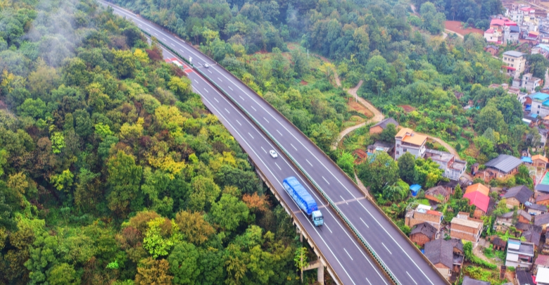 交通路网助发展