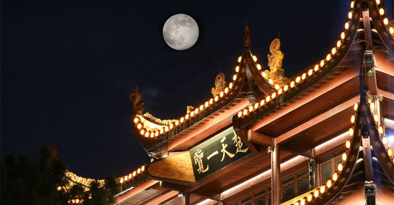 年度最大“超级月亮”亮相