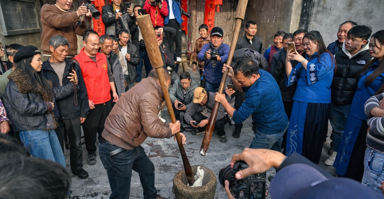 光影绘新年 惠民暖人心