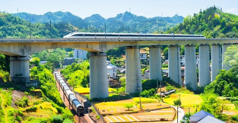 快慢双轨 一帧山河