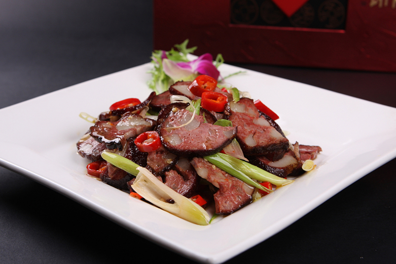 地方名小吃：豬血丸子,豬血丸子的家常做法---湖南特色特產(chǎn)美食小吃(圖2)