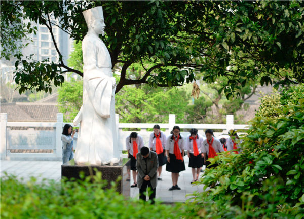 张栻塑像在湖南一师城南书院文化园揭幕