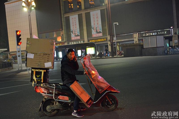 【春节·坚守岗位的他们】常德市:最美敬业福