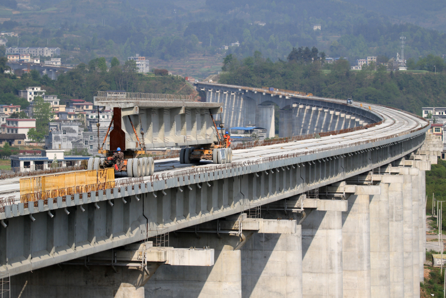酉水河特大桥T梁架设完成