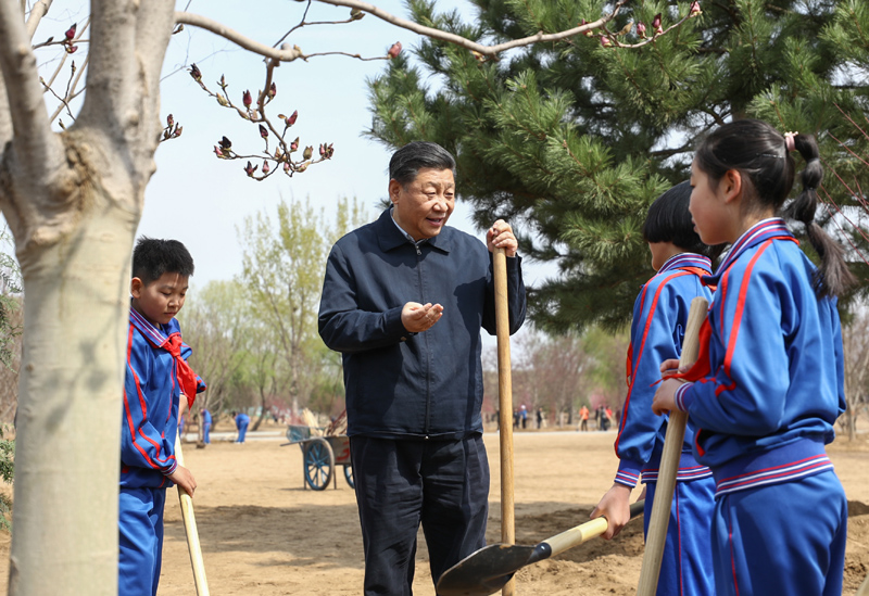 习近平参加首都义务植树活动