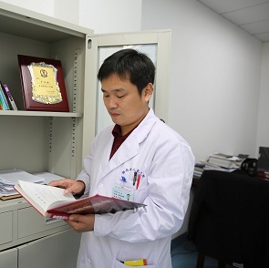 省人大代表宋奎：为老百姓买得到常用药鼓与呼