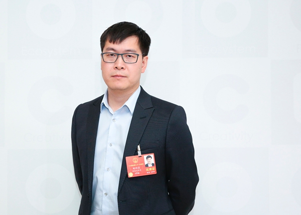 卓霆网络老总_老总办公室图片(3)