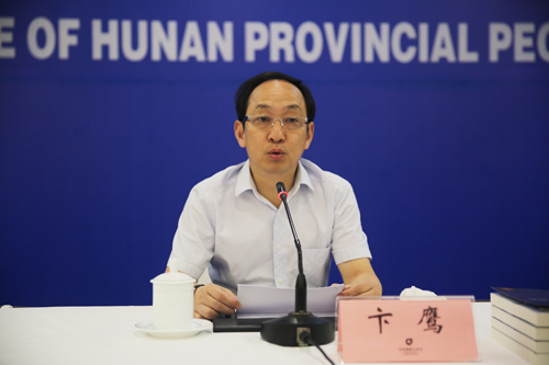 省政府发展研究中心党组书记,主任卞鹰发布新闻