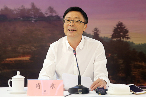娄底市人民政府副秘书长肖寒回答记者提问