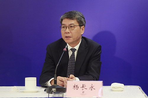 省人社厅巡视员杨长永回答记者提问