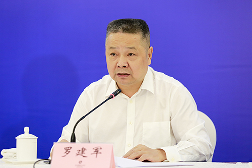 省政府办公厅巡视员罗建军发布新闻