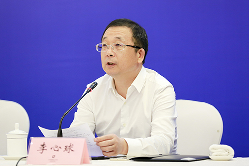 省商务厅副厅长李心球回答记者提问
