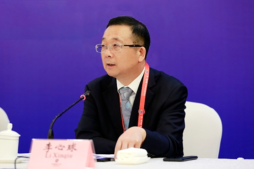 省商务厅副厅长李心球回答记者提问