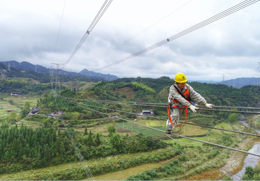 高空巡检保电网安全