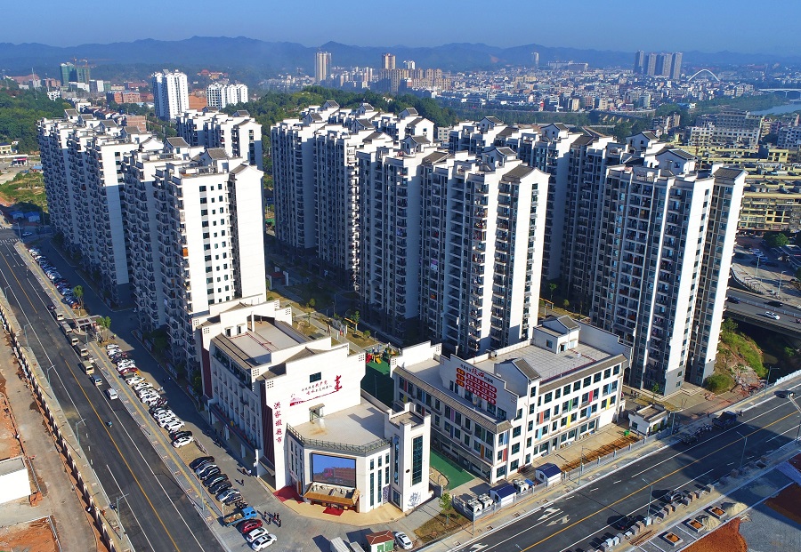 9月23日,平江县城关镇洪家塅社区,洪家塅安居小区整洁漂亮,目前已全部