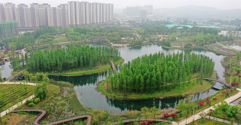 政务要闻 焦点图4月17日,长沙市联江公园一期水清岸绿,环境优美.