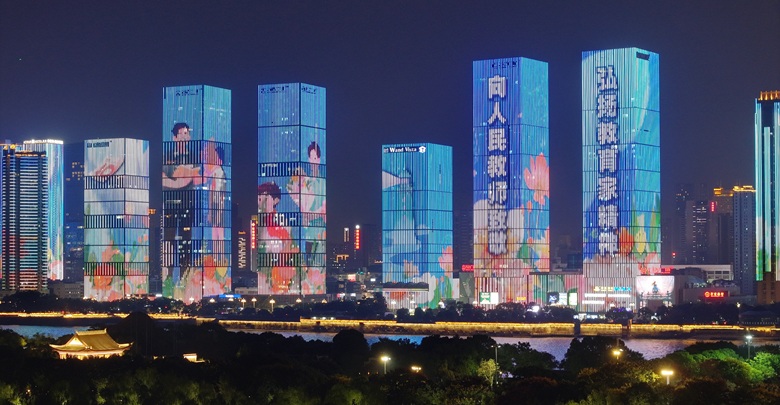 主题灯光秀向教师致敬