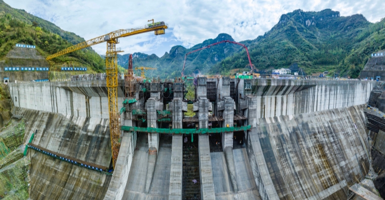 大兴寨水库溢流坝段浇筑忙