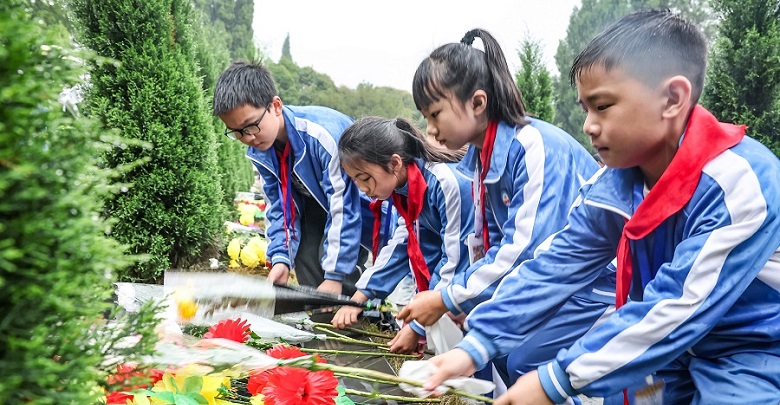 清明祭英烈 精神永流传