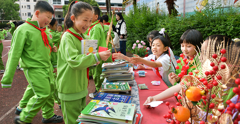 跳蚤书市润童心