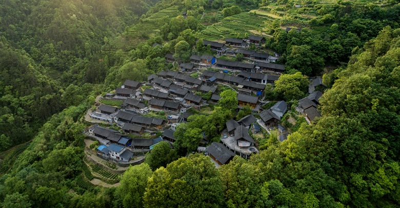 美丽苗寨