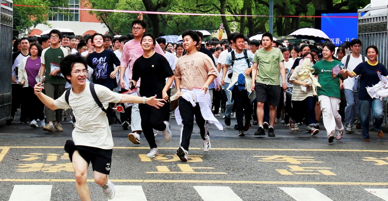 高考启幕，湖南46.96万学子赴考