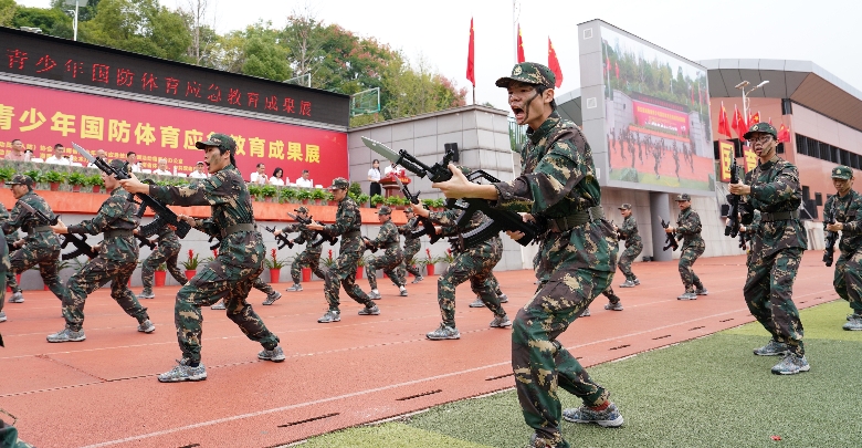 迷彩砺少年 热血筑国防