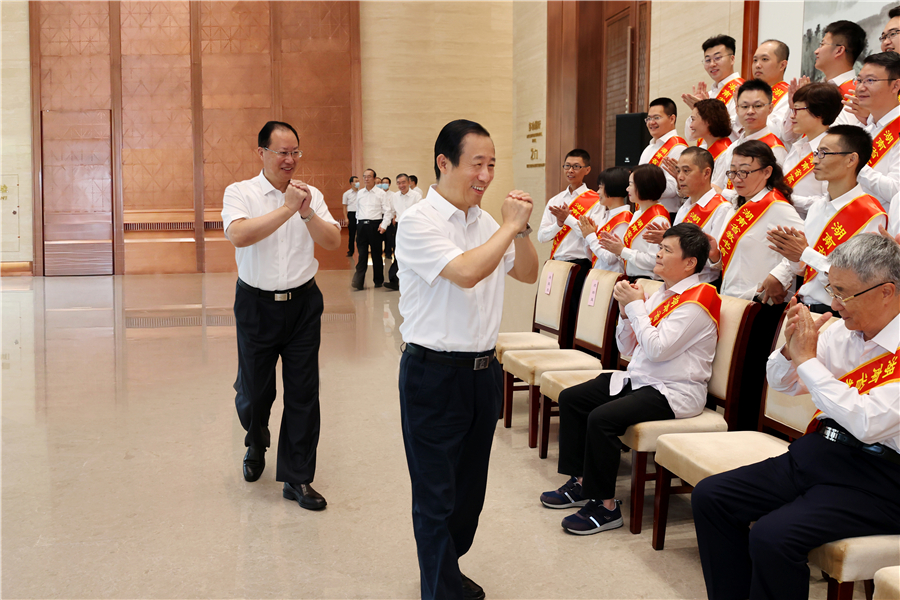 2021年"湖南省教书育人楷模"颁奖典礼暨庆祝第37个教师节大会举行
