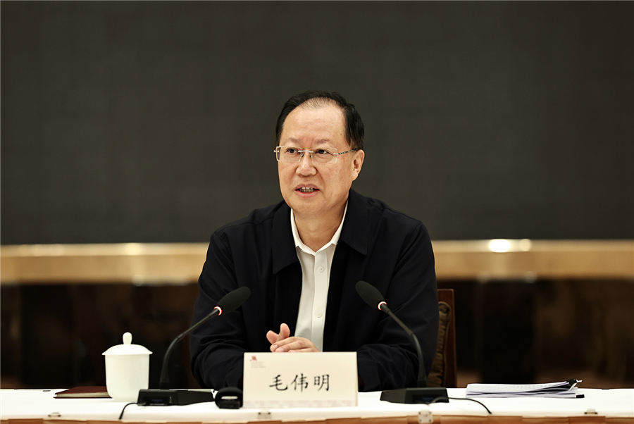 毛伟明在株洲参加省人大代表小组主题活动调研北斗产业发展-湖南省