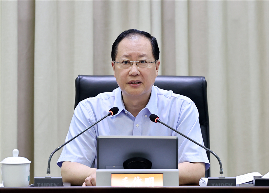 奋勇攀登高峰 8月13日上午,省委副书记,省长毛伟明主持召开湖南省制造