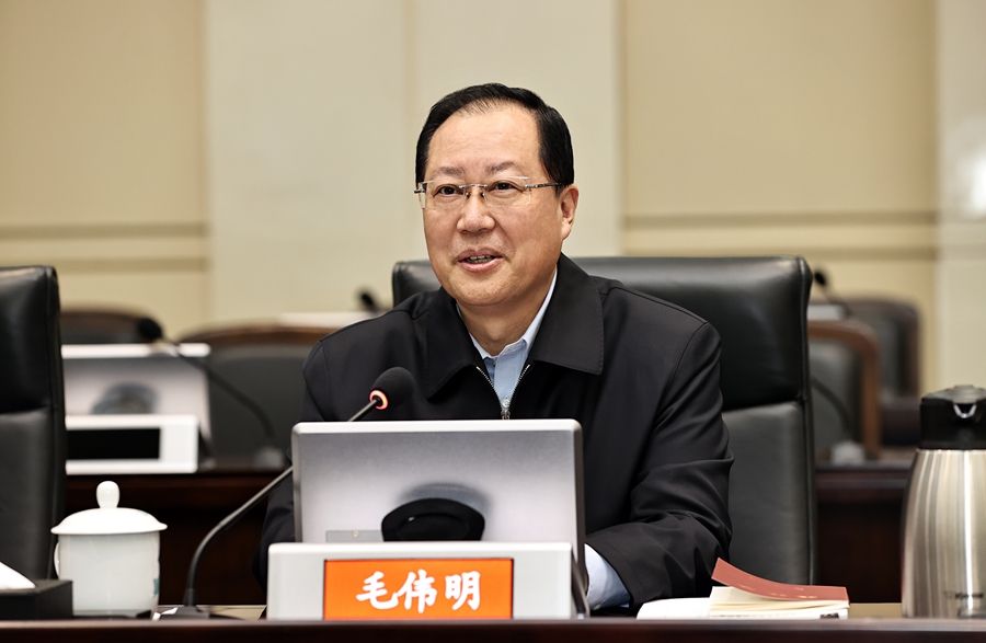 征求党外人士意见   12月14日,省委副书记,省长毛伟明主持召开座谈会