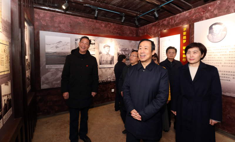 2月25日,省委副书记,省长许达哲在平江县喻杰故居调研.