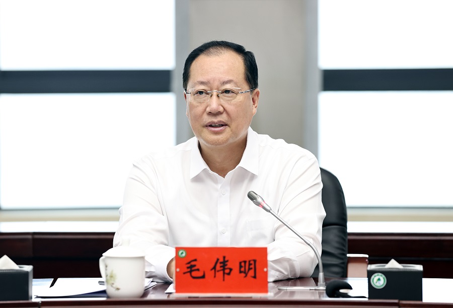 毛伟明在省林业局调研时强调:筑牢生态根基 建设美丽湖南