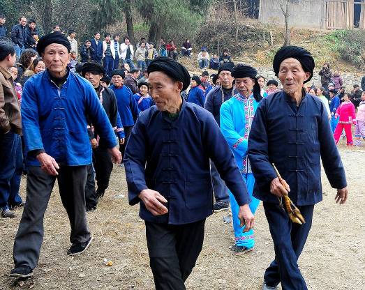 国家级非物质文化遗产传承人田仁信和土家族摆手舞