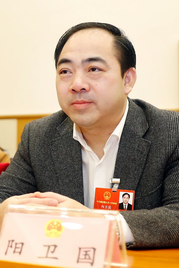 阳卫国代表 湖南日报记者 罗新国 摄
